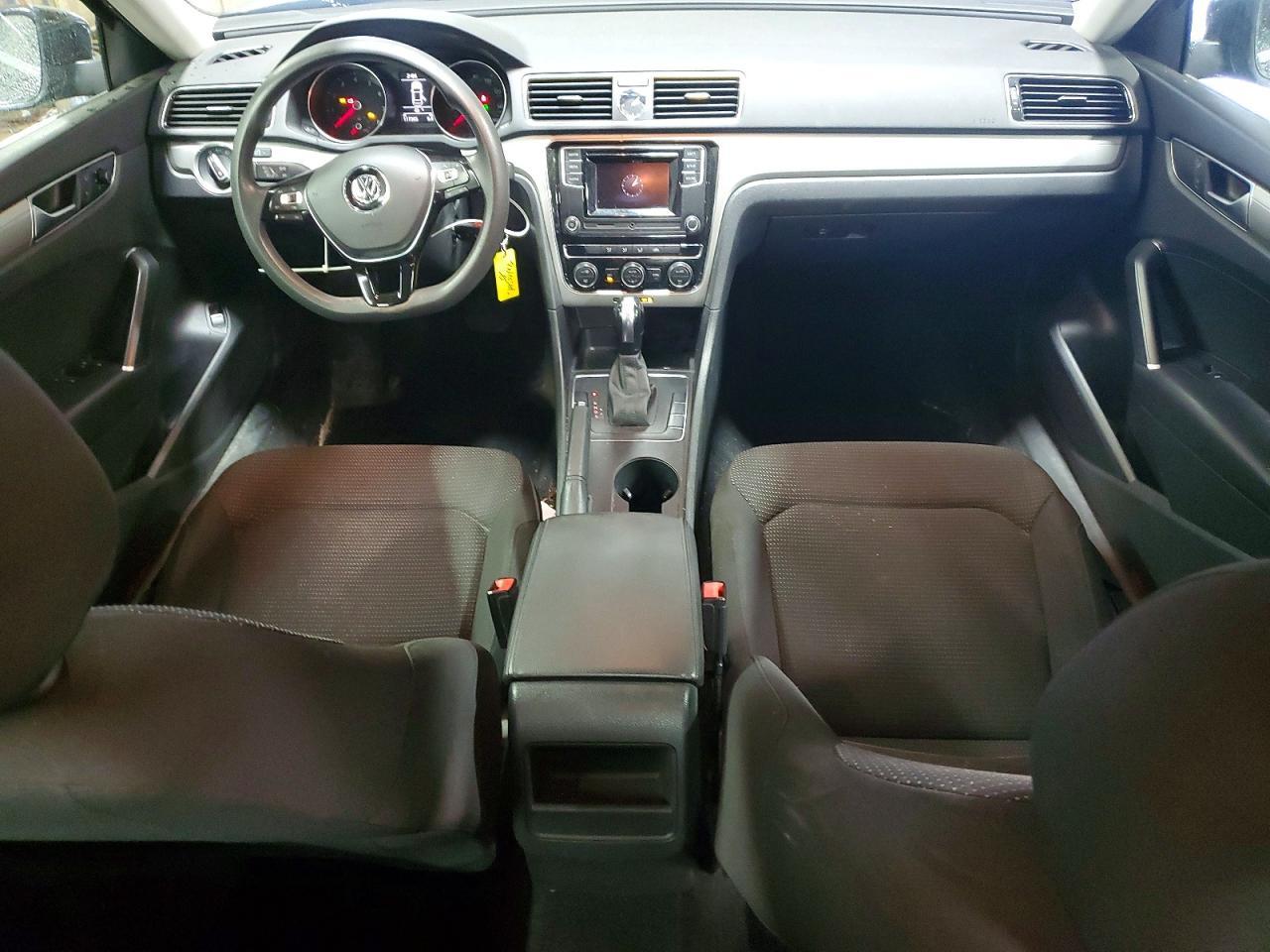 2016 VOLKSWAGEN Passat