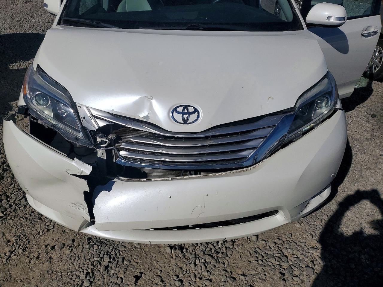 2016 TOYOTA SIENNA