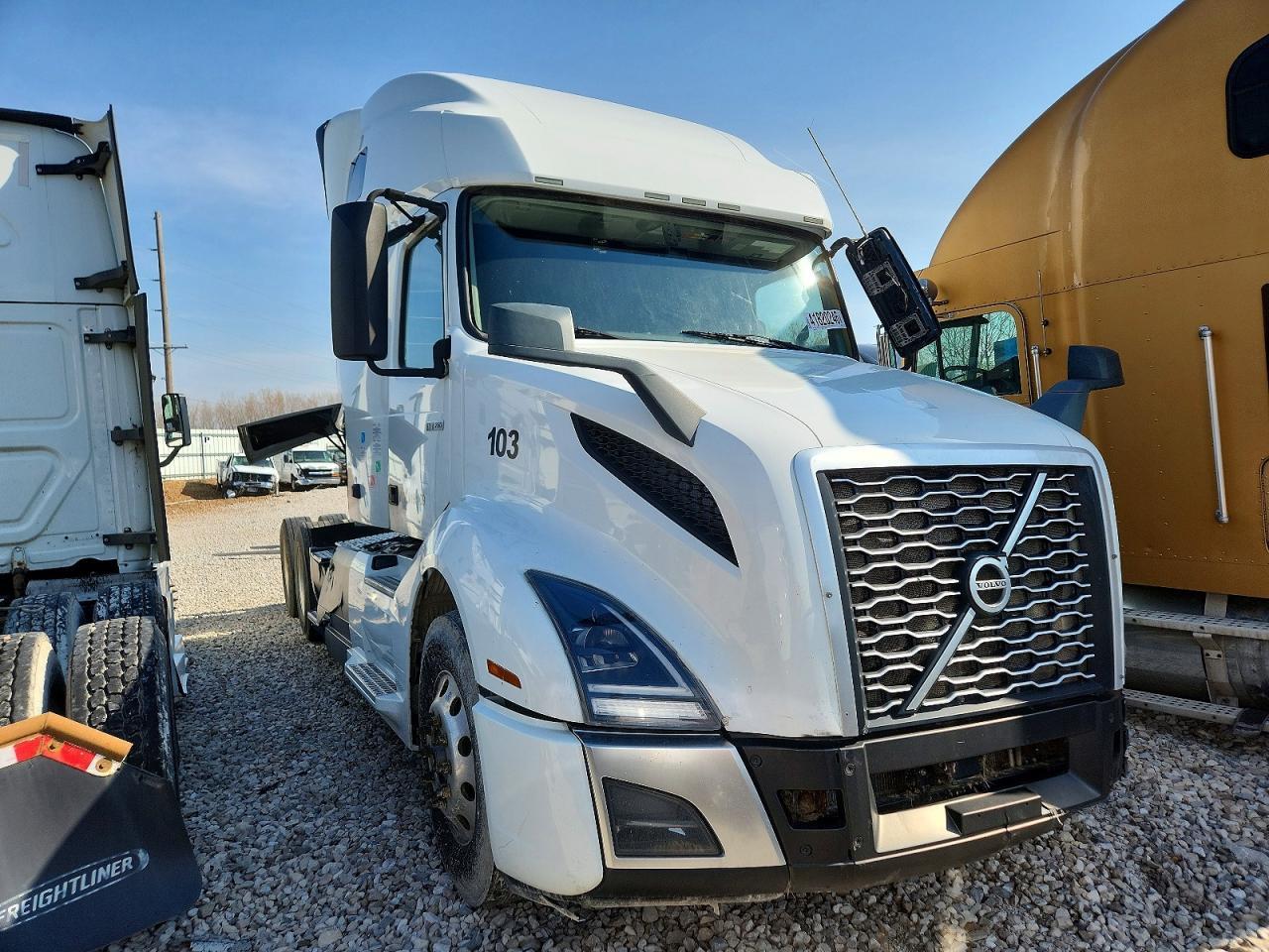 2020 VOLVO Vn