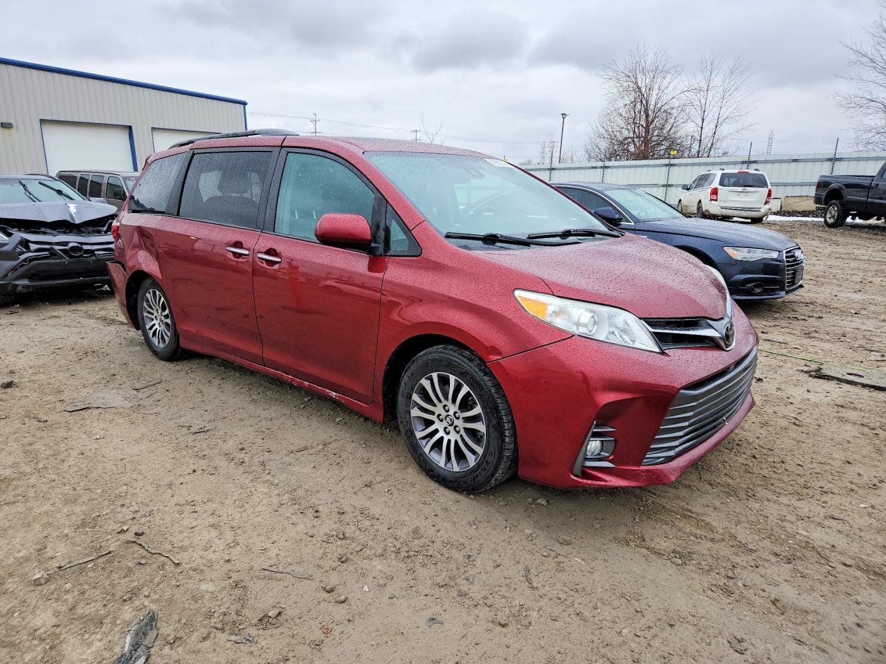 2018 TOYOTA SIENNA