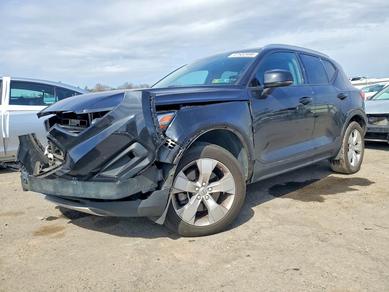 2022 VOLVO XC40