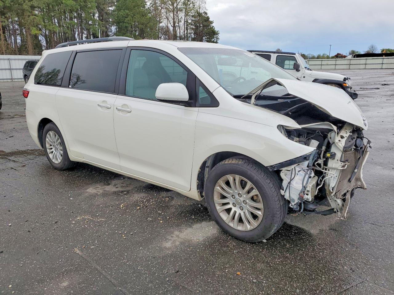 2016 TOYOTA SIENNA