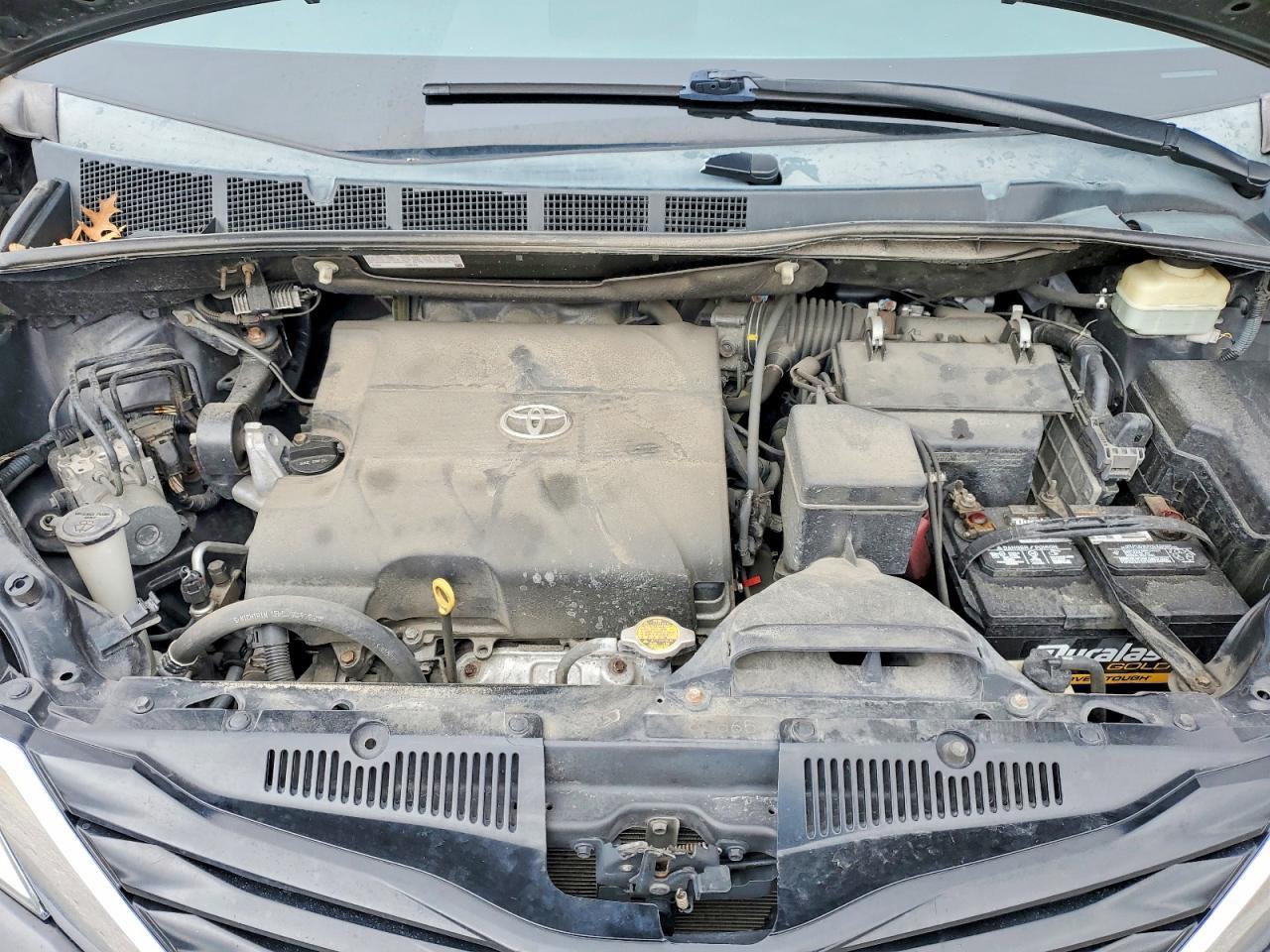 2014 TOYOTA SIENNA