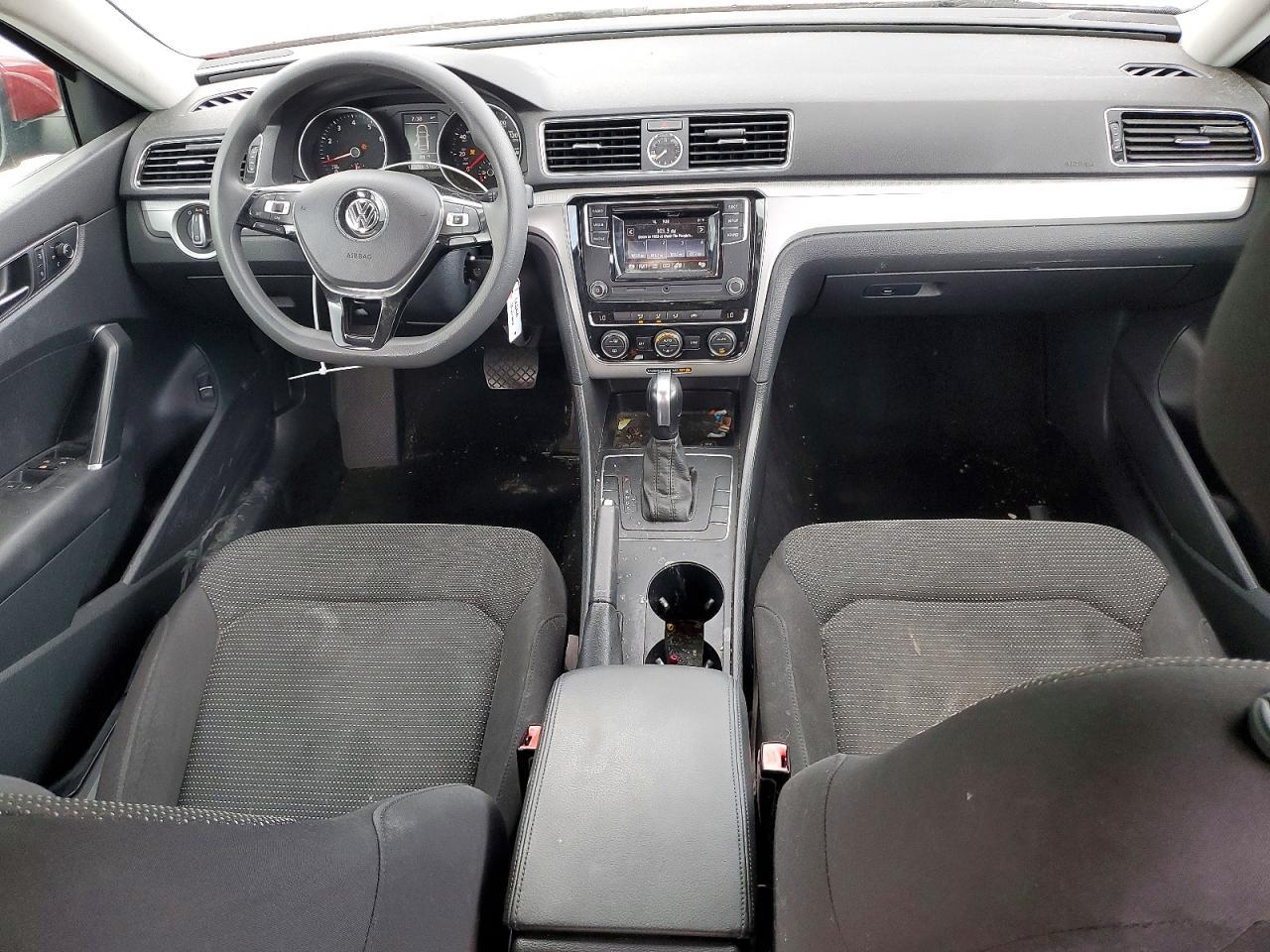 2017 VOLKSWAGEN Passat