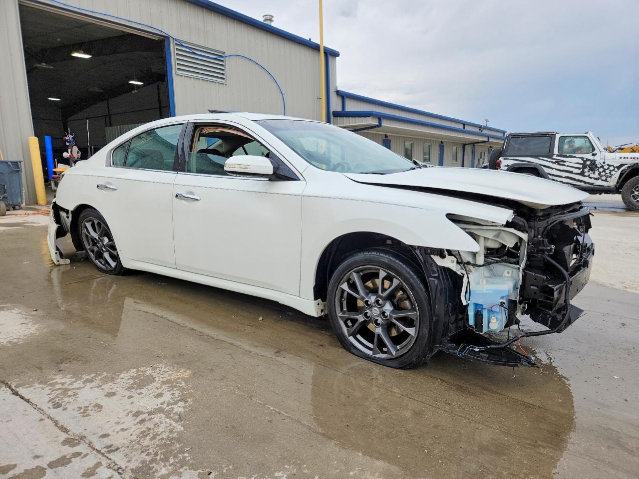 2014 NISSAN Maxima
