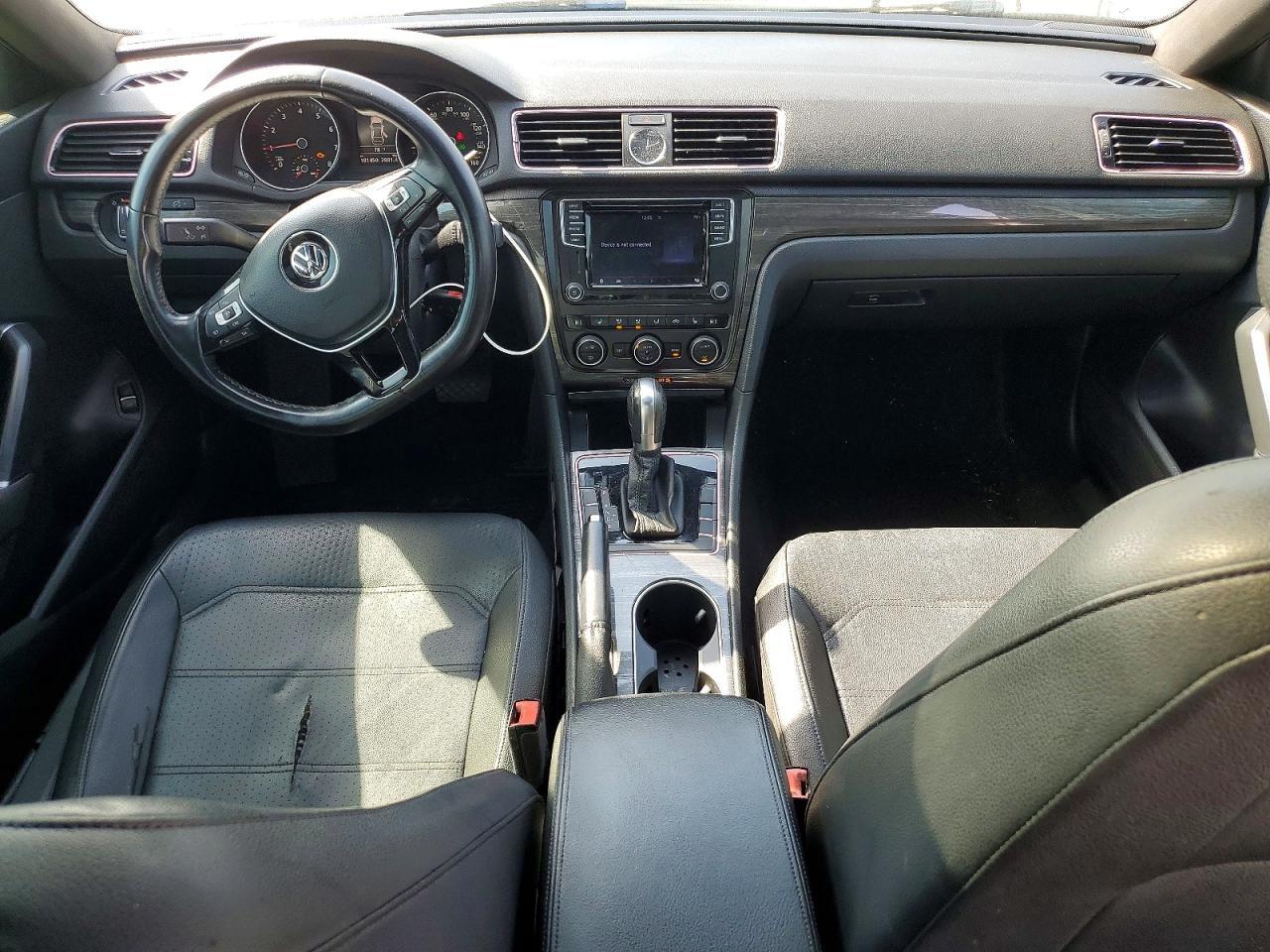 2016 VOLKSWAGEN Passat