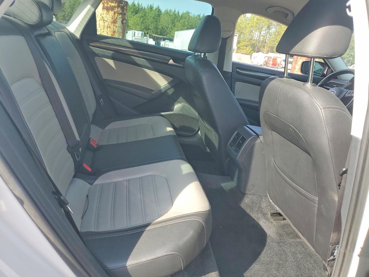 2015 VOLKSWAGEN Passat