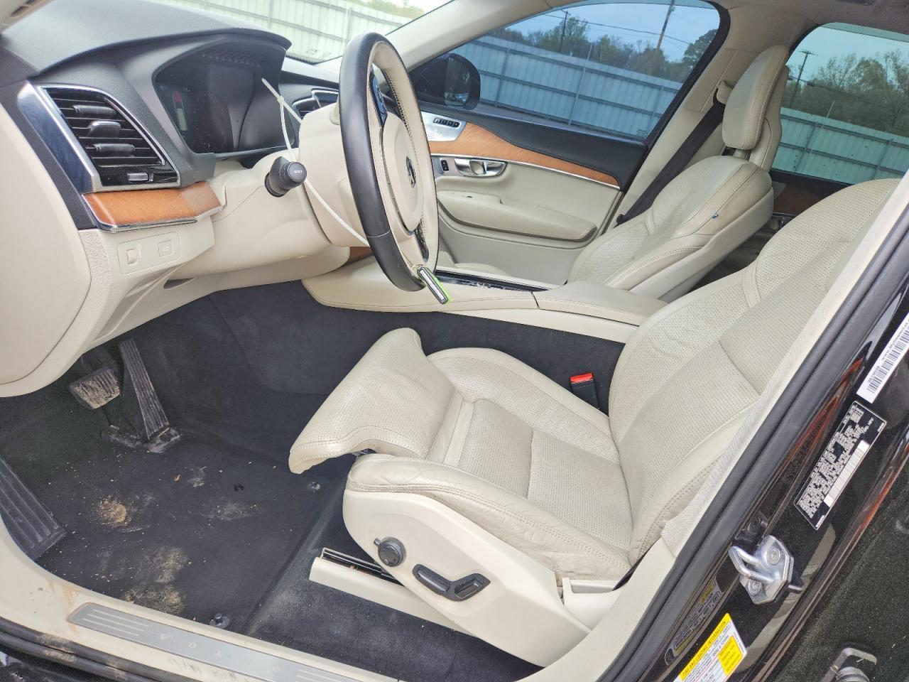 2016 VOLVO XC90
