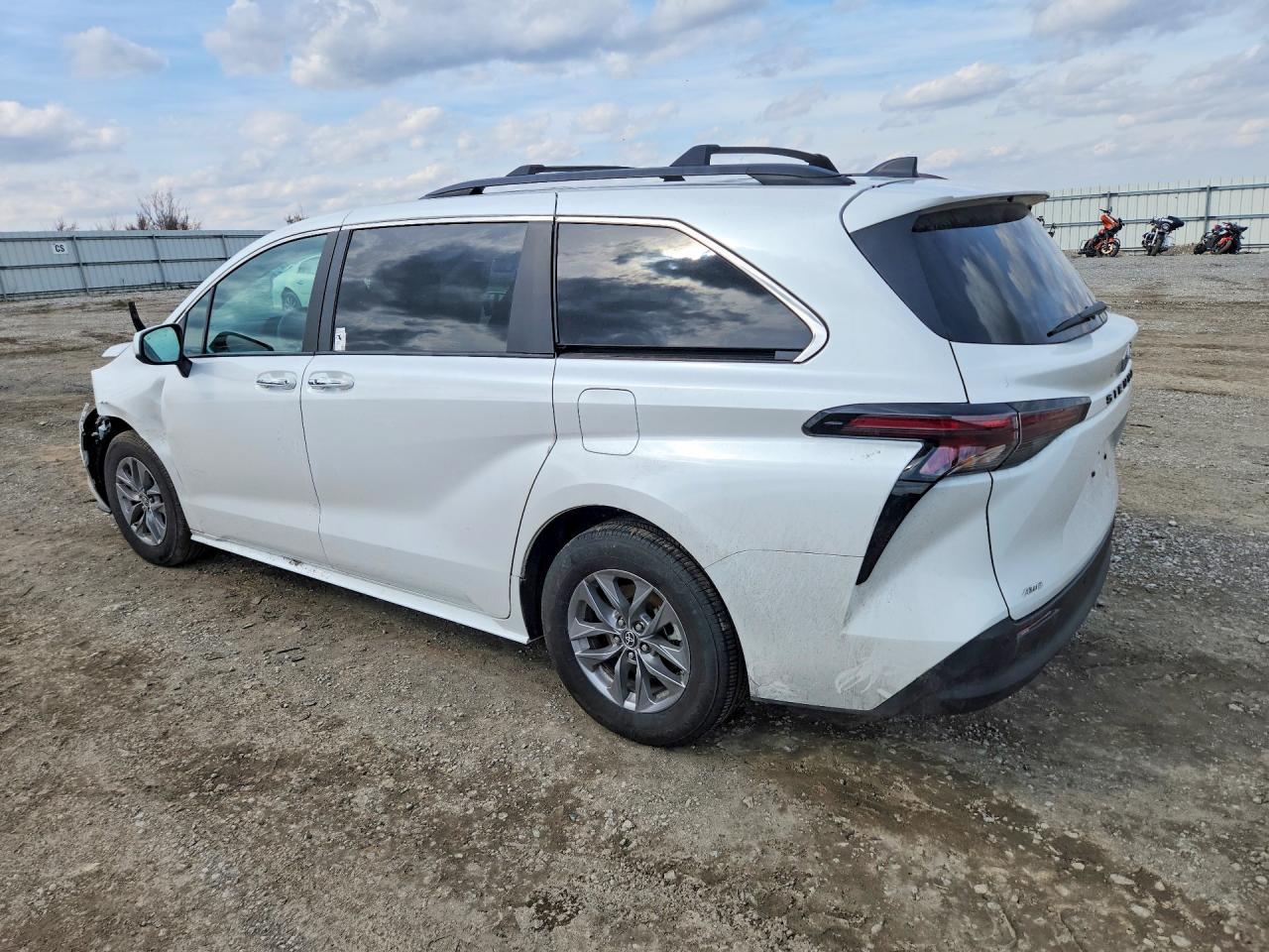 2024 TOYOTA SIENNA