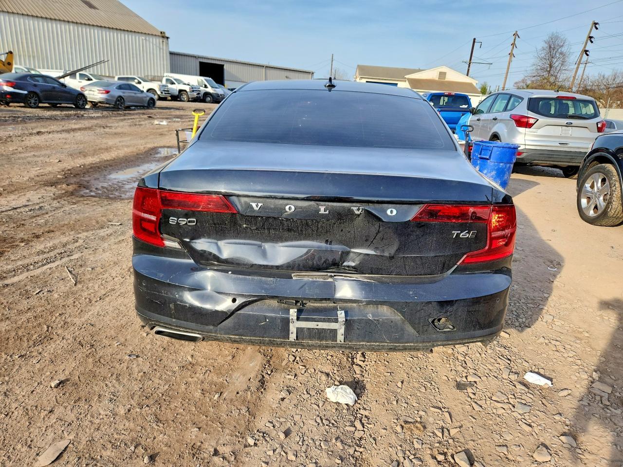 2017 VOLVO S90