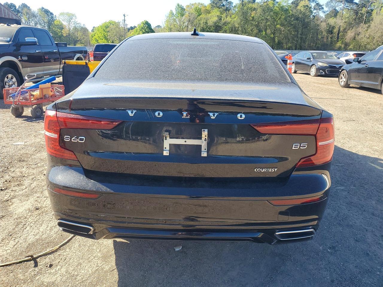 2022 VOLVO S60