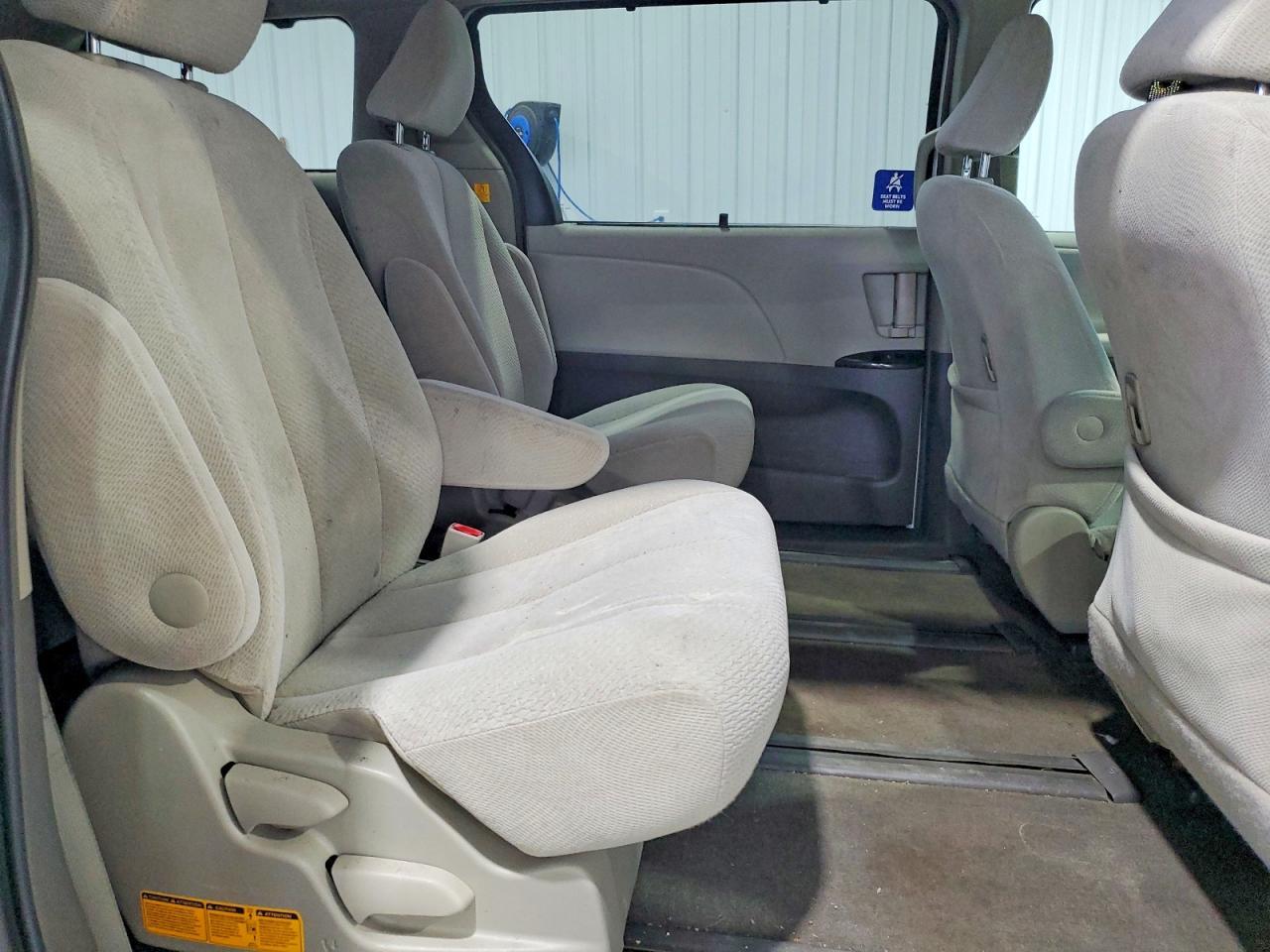 2013 TOYOTA SIENNA