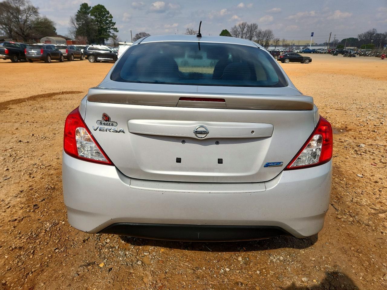 2015 NISSAN VERSA