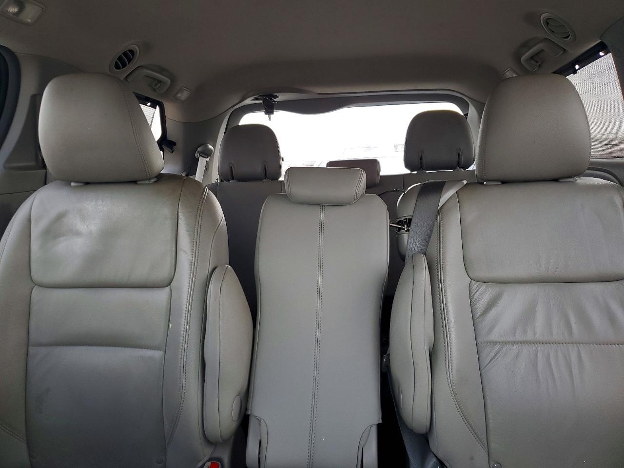 2016 TOYOTA SIENNA