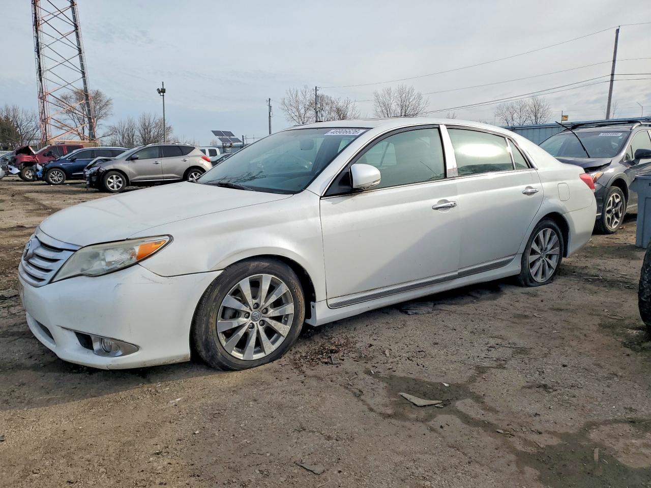 2011 TOYOTA Avalon