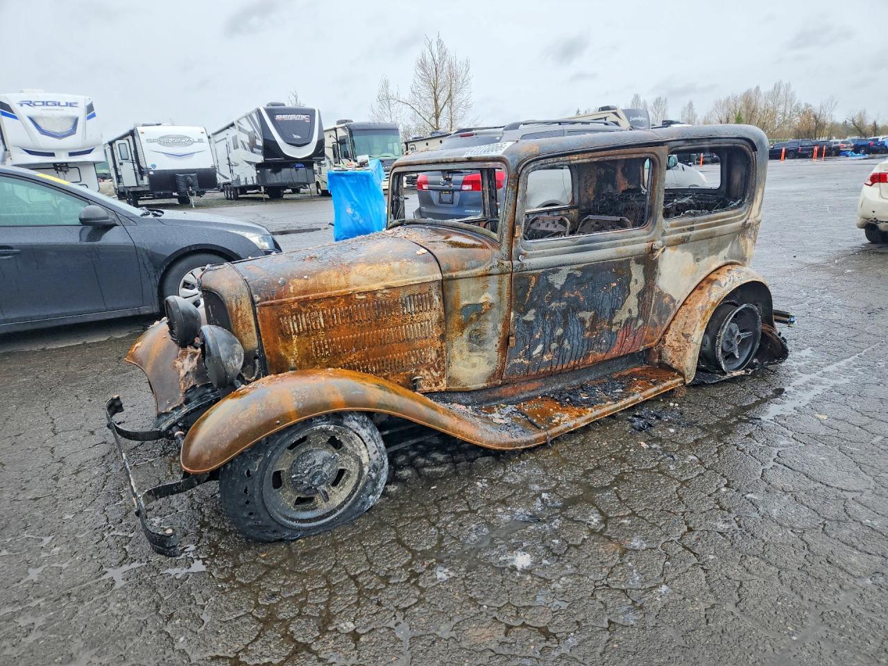 1932 FORD 2-dr Sedan