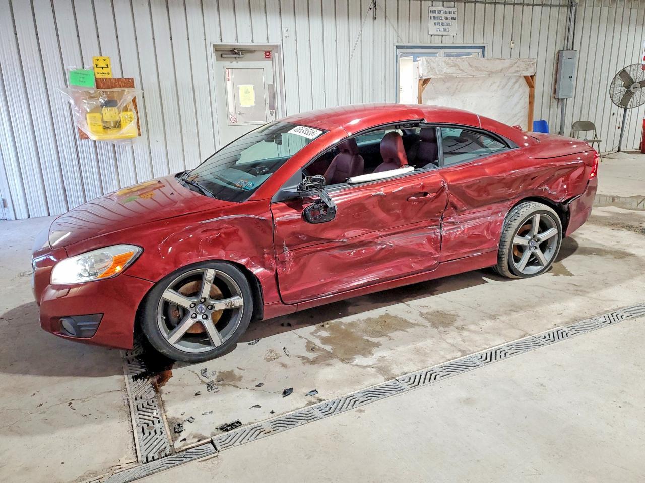 2011 VOLVO C70