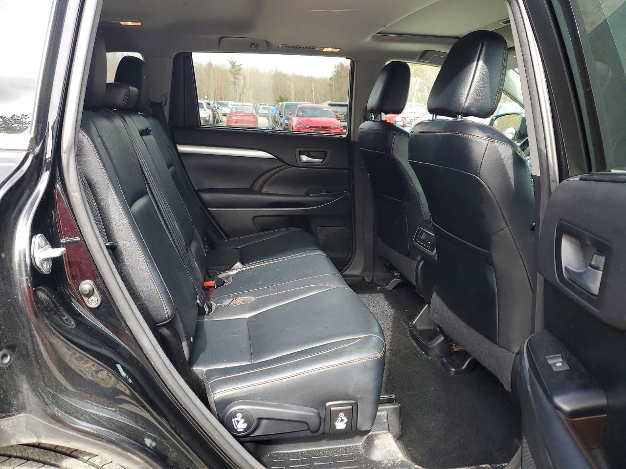 2016 TOYOTA HIGHLANDER