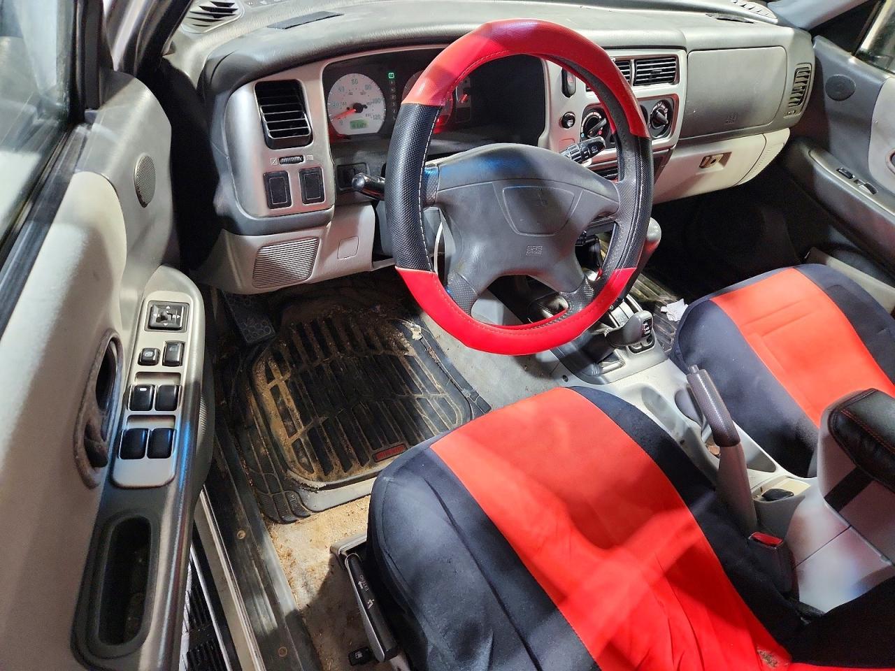2002 MITSUBISHI Montero
