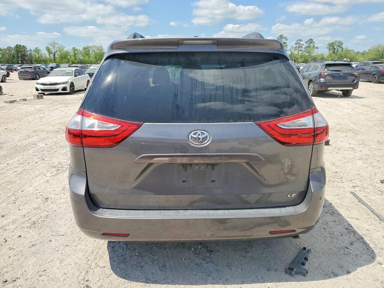 2017 TOYOTA SIENNA