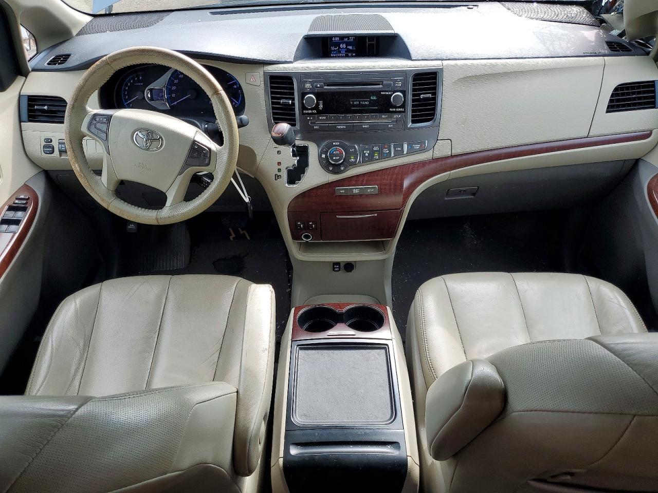 2013 TOYOTA SIENNA