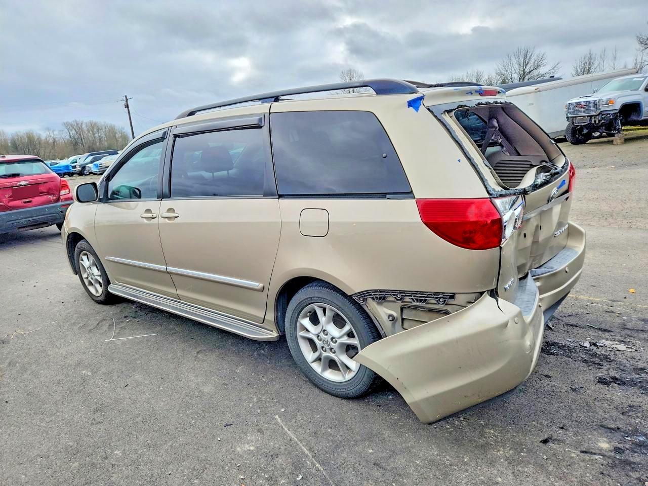 2006 TOYOTA SIENNA