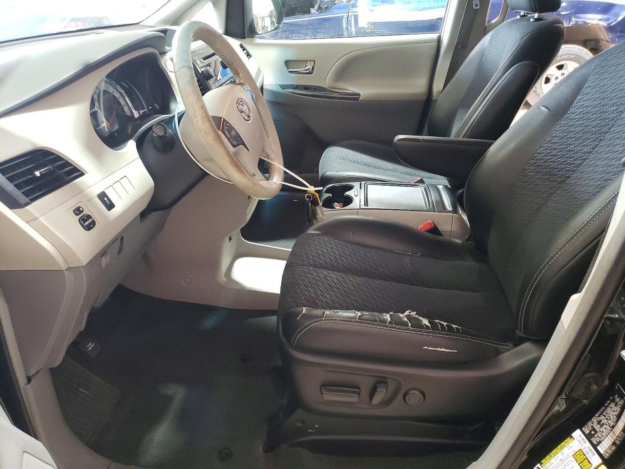 2013 TOYOTA SIENNA