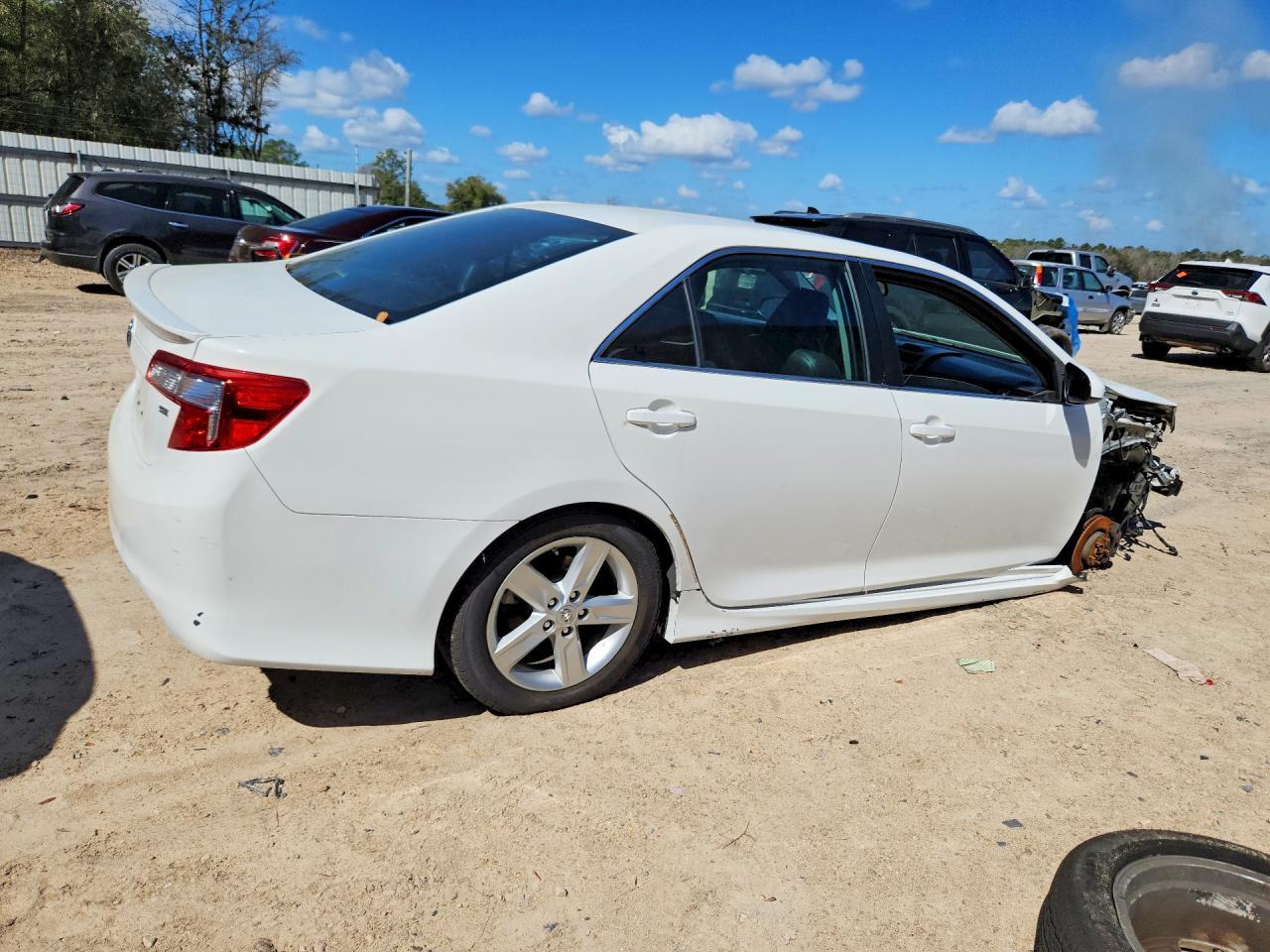 2014 TOYOTA CAMRY