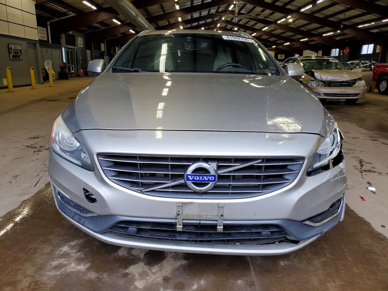 2015 VOLVO V60