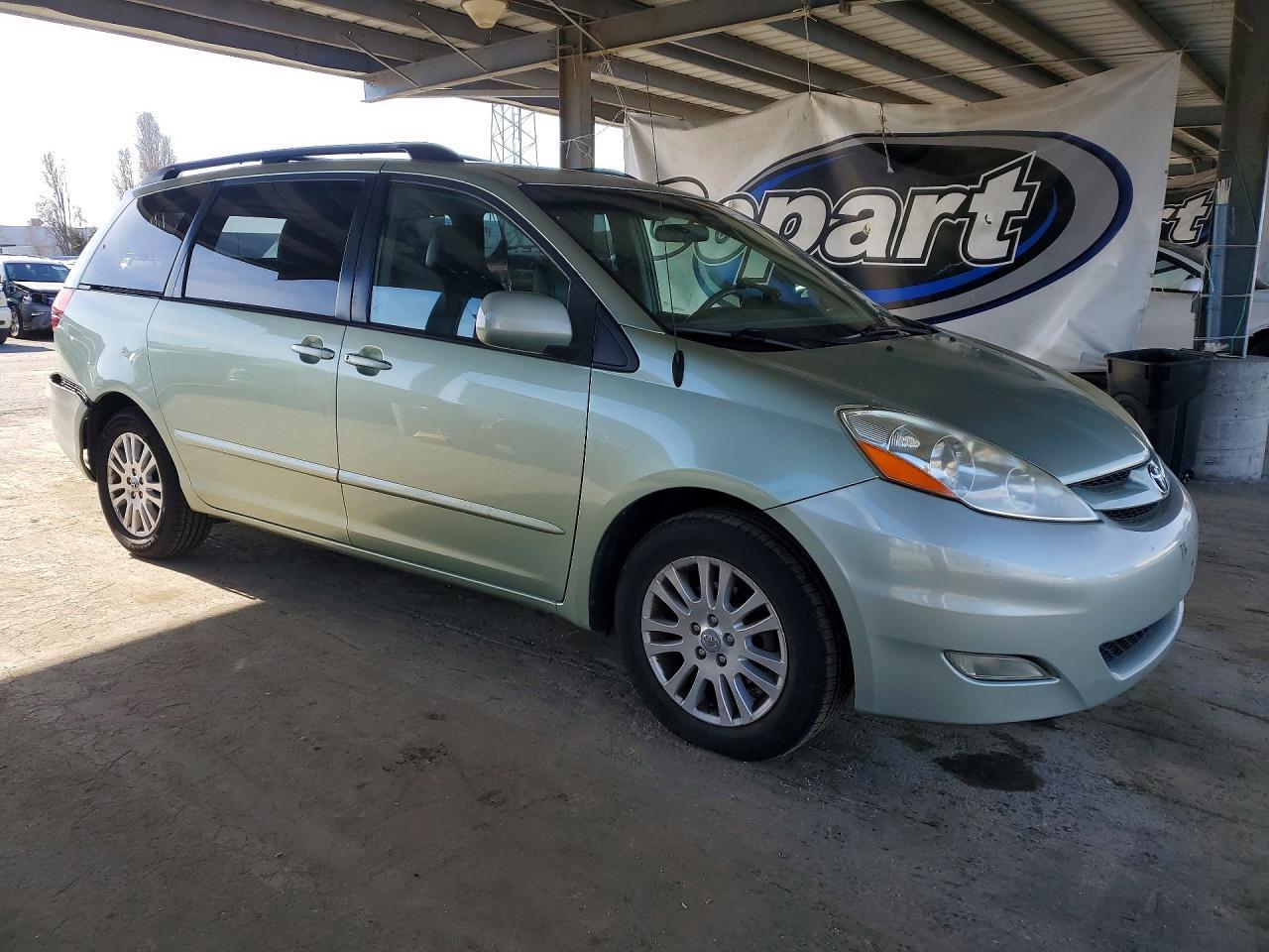 2009 TOYOTA SIENNA