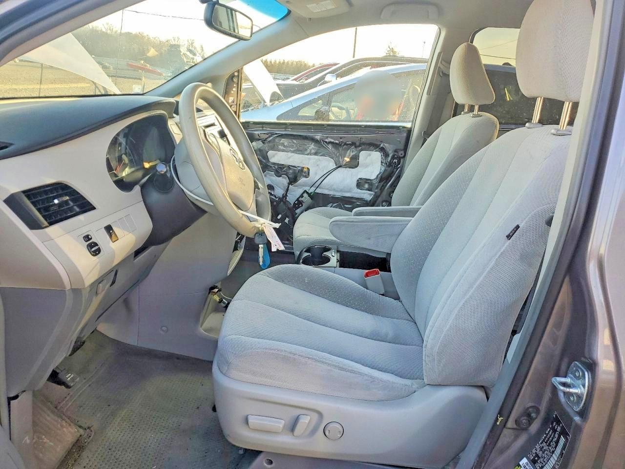 2014 TOYOTA SIENNA