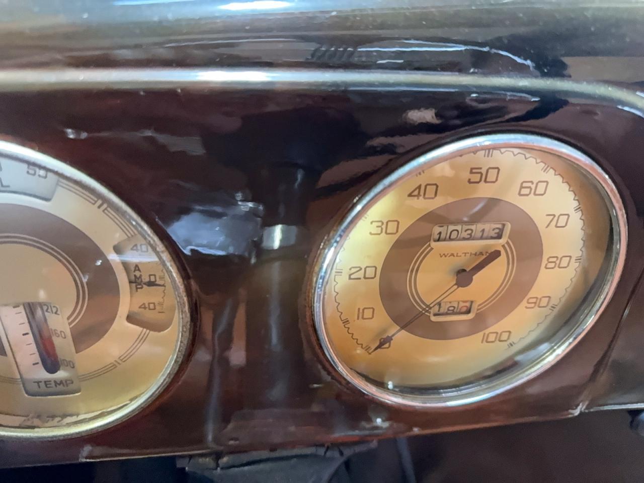 1937 FORD Deluxe