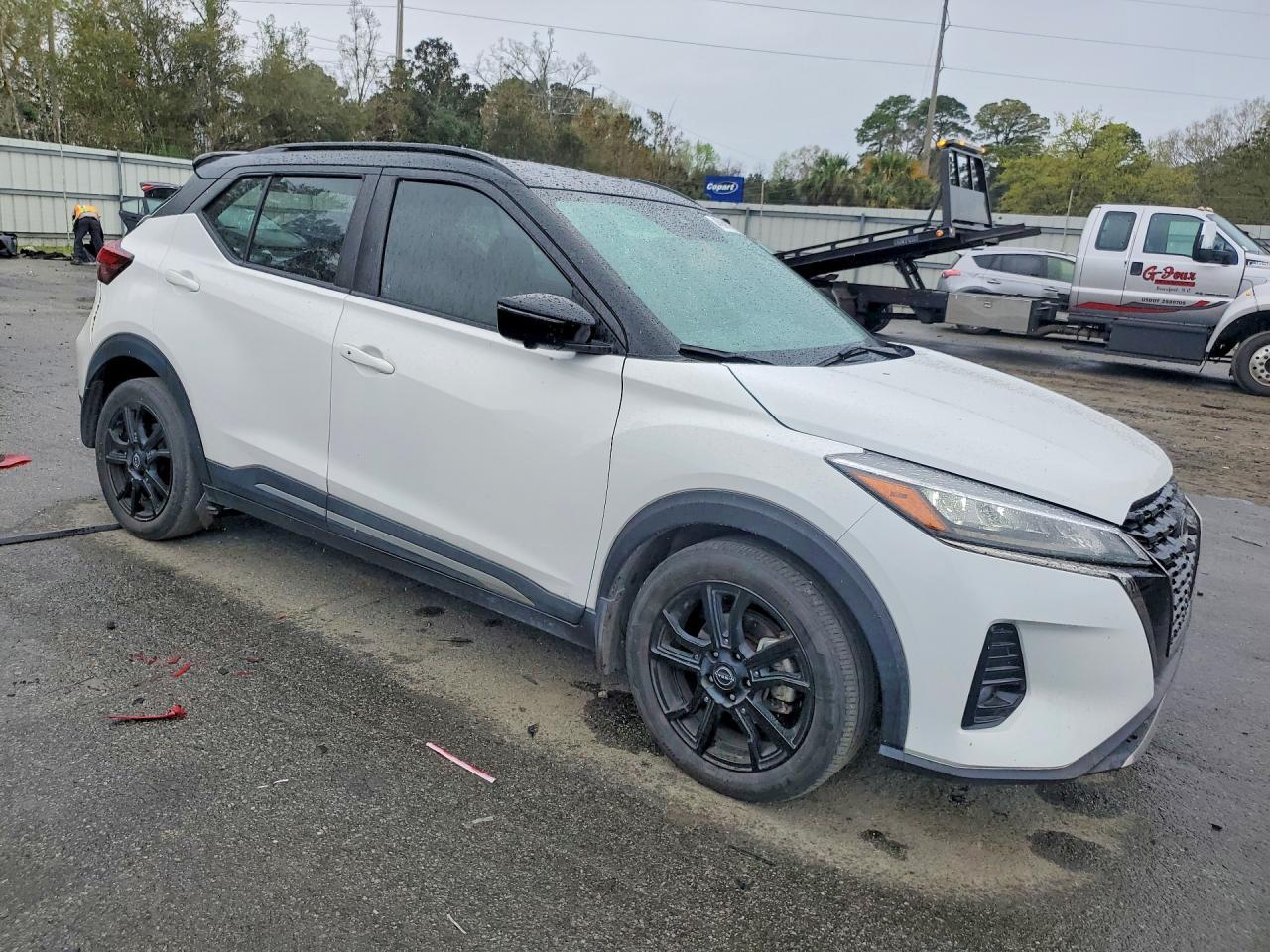 2023 NISSAN KICKS