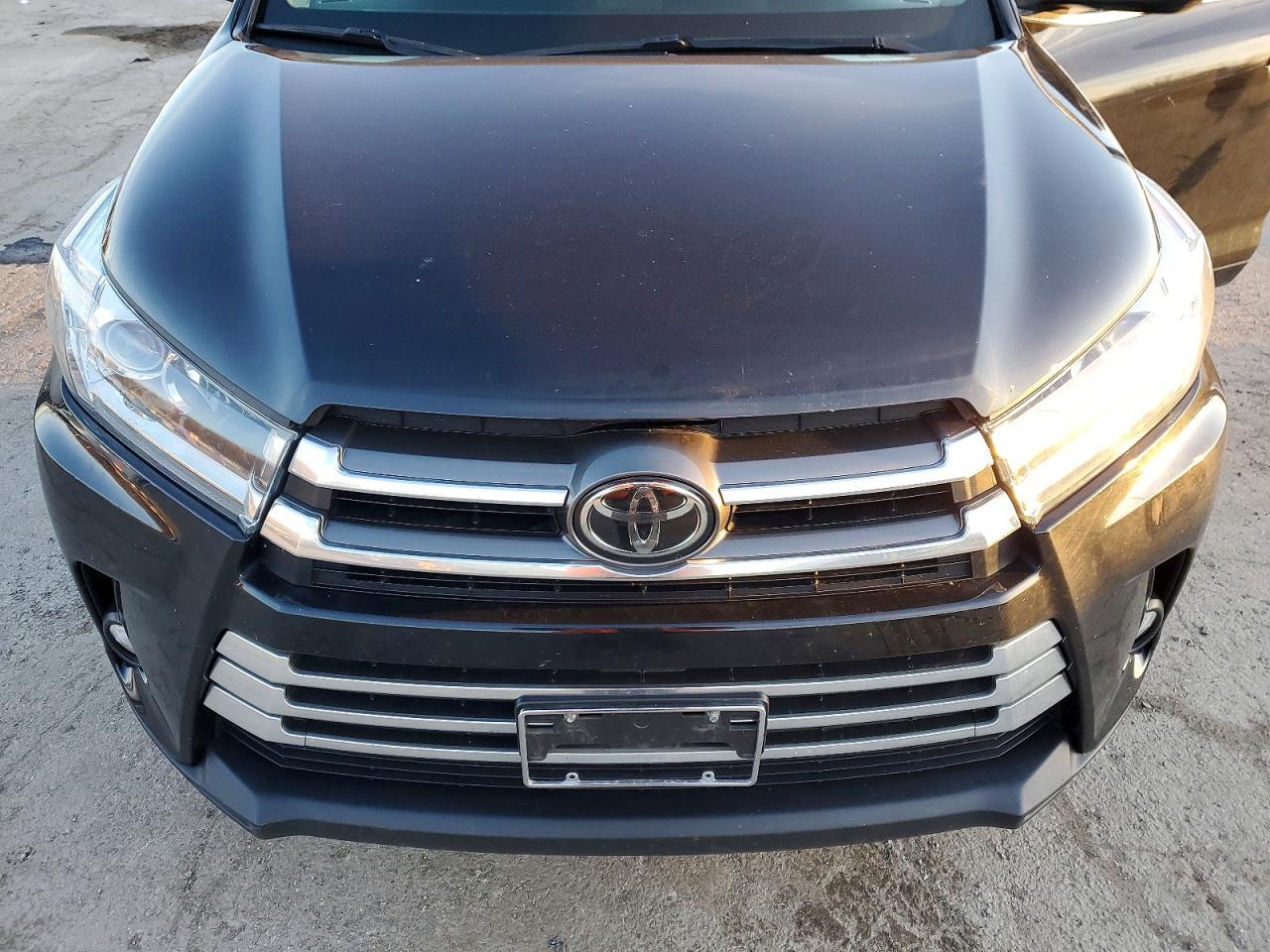 2017 TOYOTA HIGHLANDER