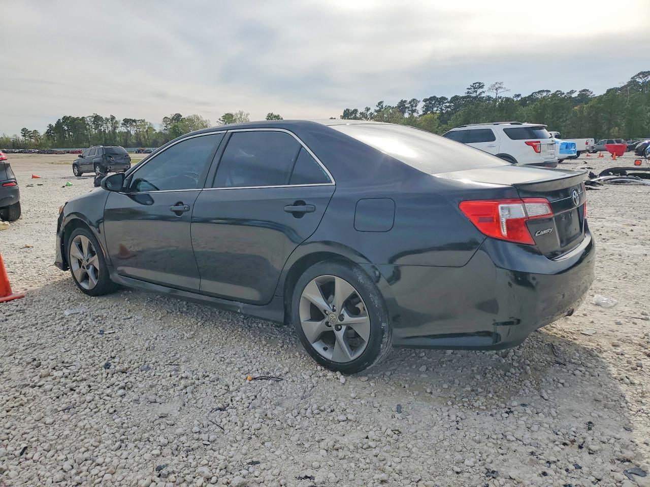 2014 TOYOTA CAMRY