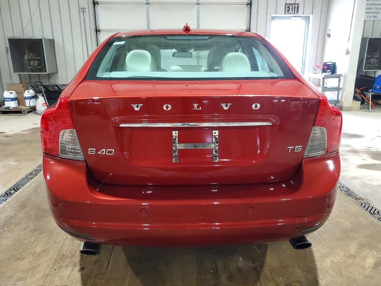 2011 VOLVO S40