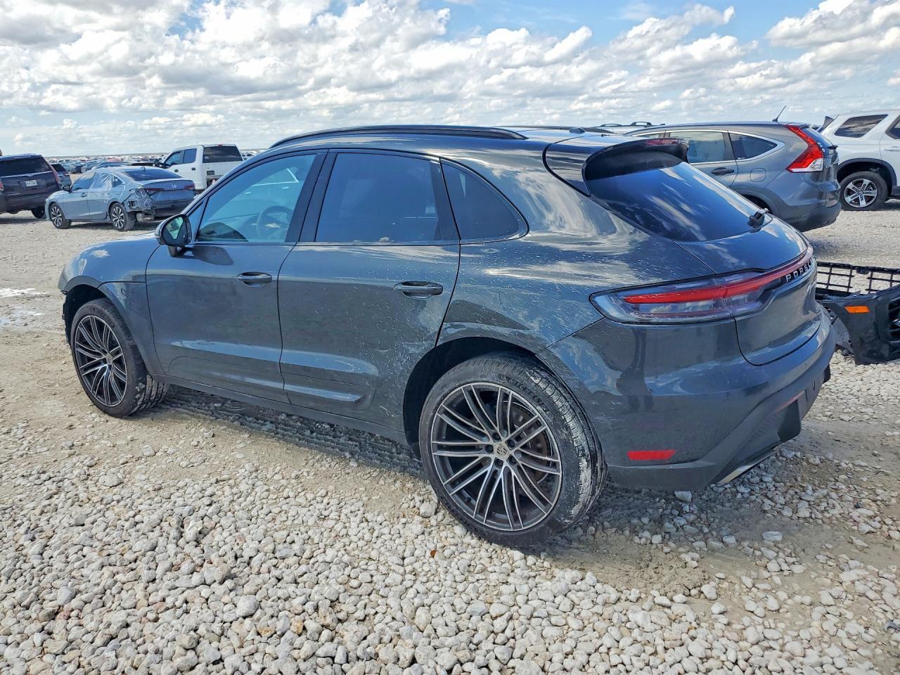 2025 PORSCHE Macan