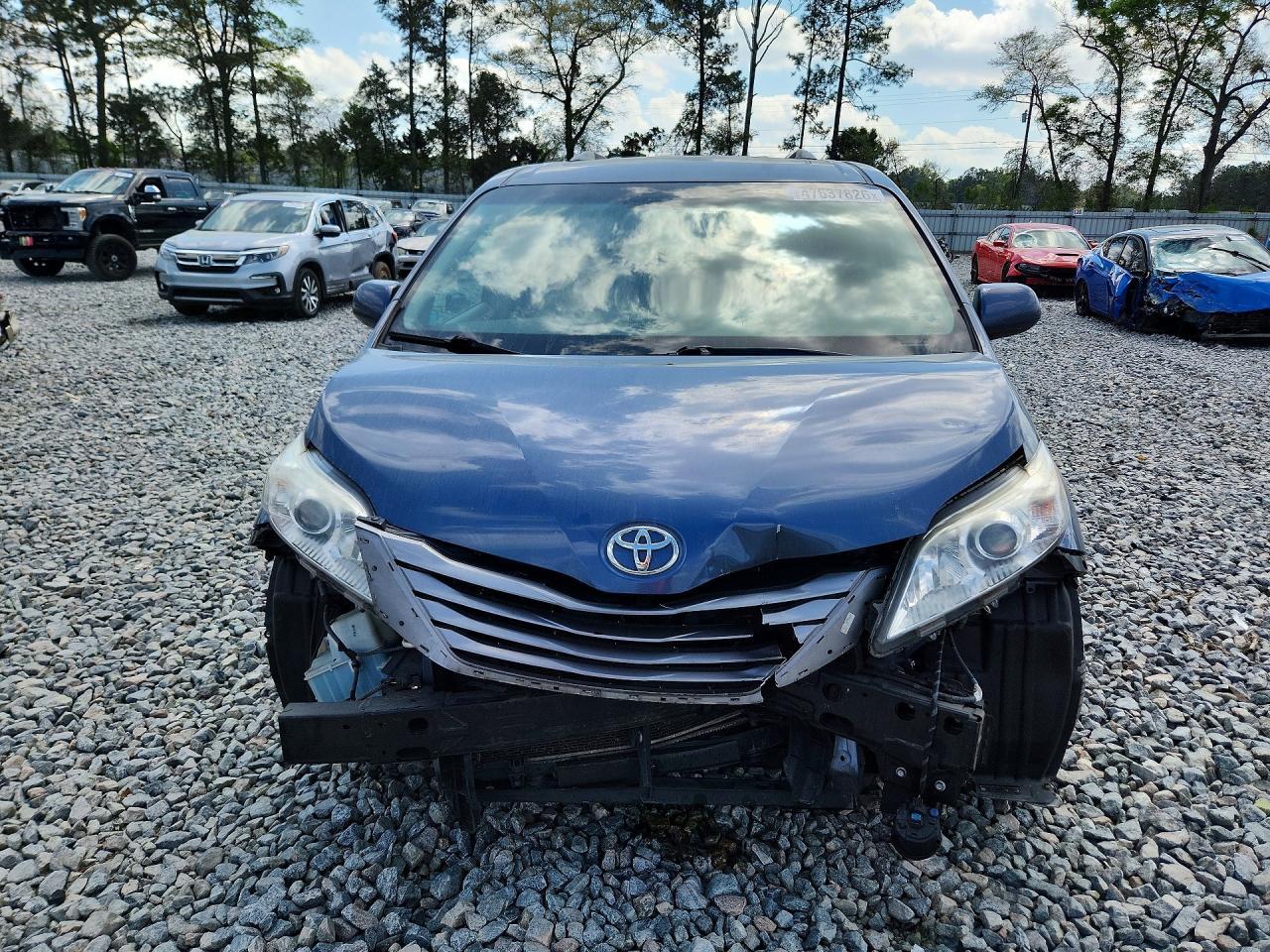 2015 TOYOTA SIENNA