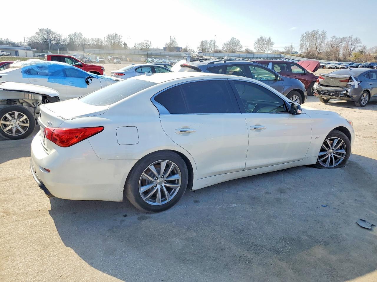 2016 INFINITI Q50