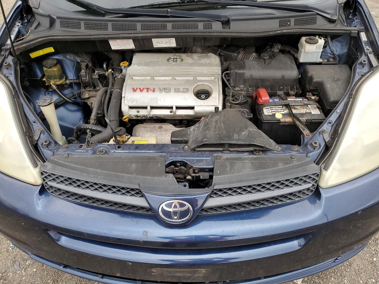 2004 TOYOTA SIENNA