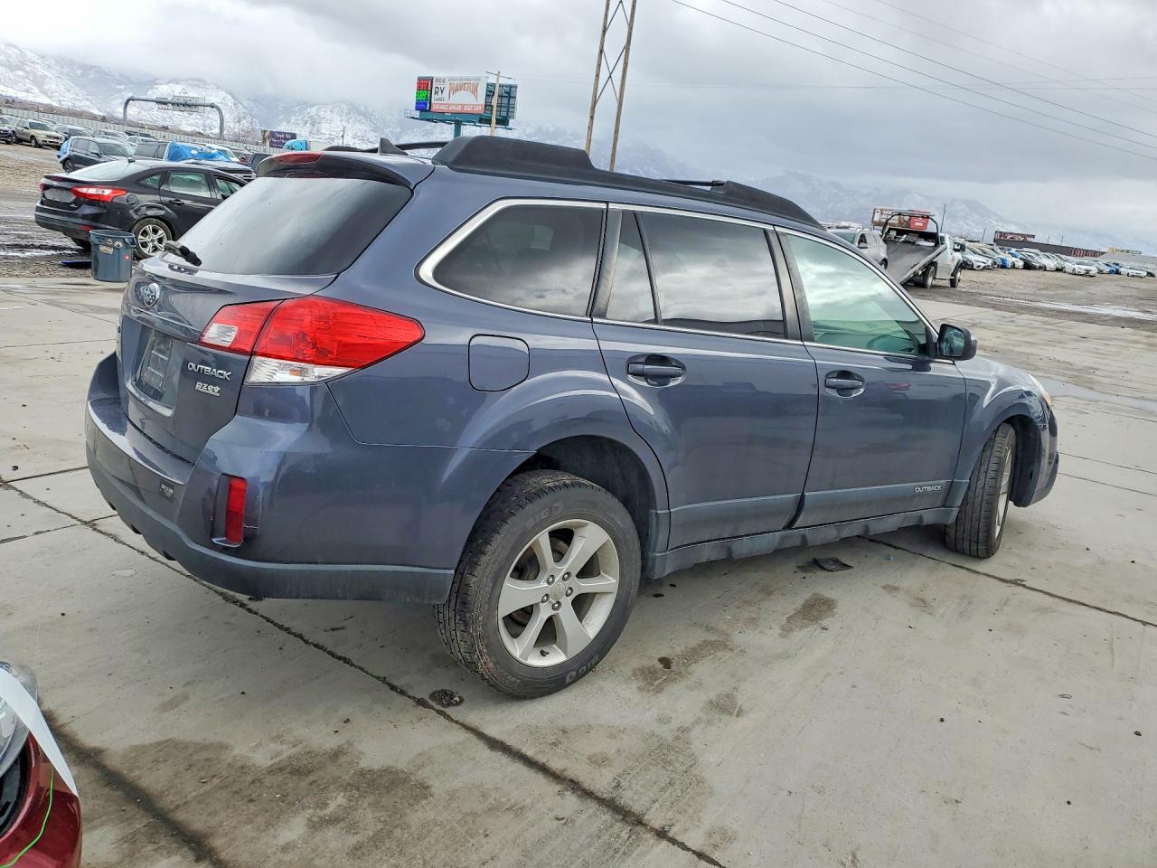 2014 SUBARU Outback