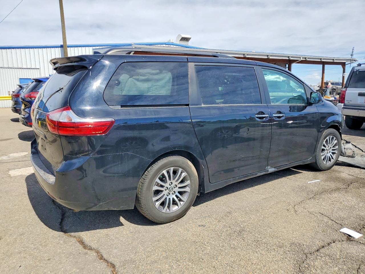 2018 TOYOTA SIENNA