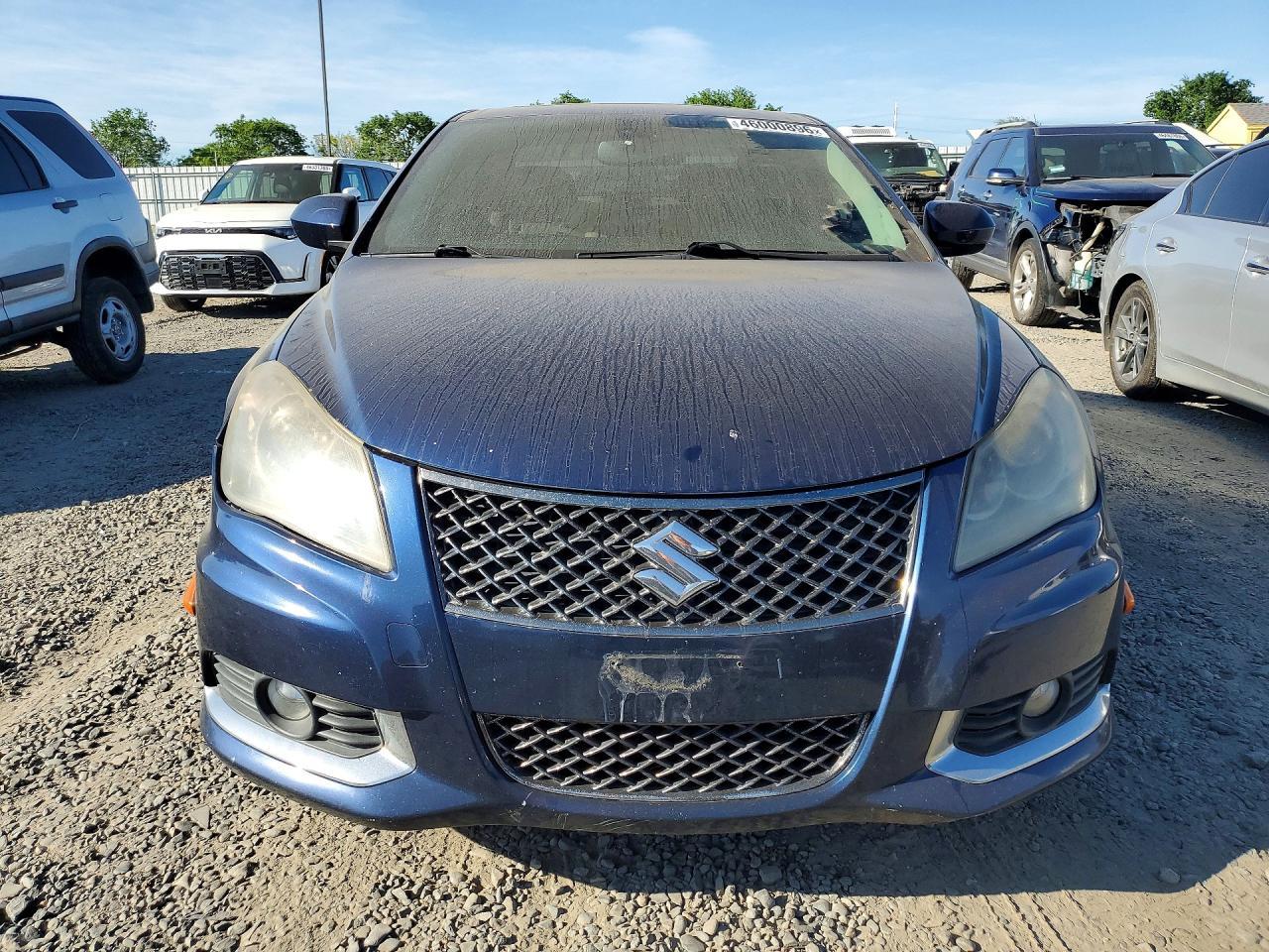 2011 SUZUKI Kizashi
