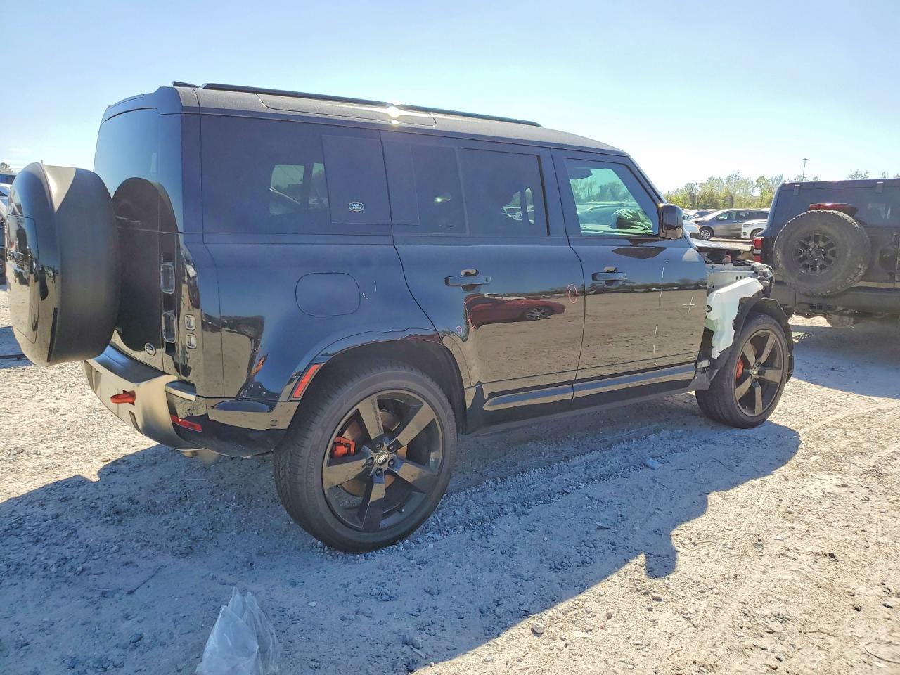 2023 LAND ROVER Defender