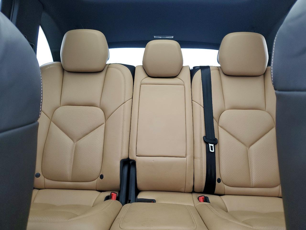 2017 PORSCHE CAYENNE