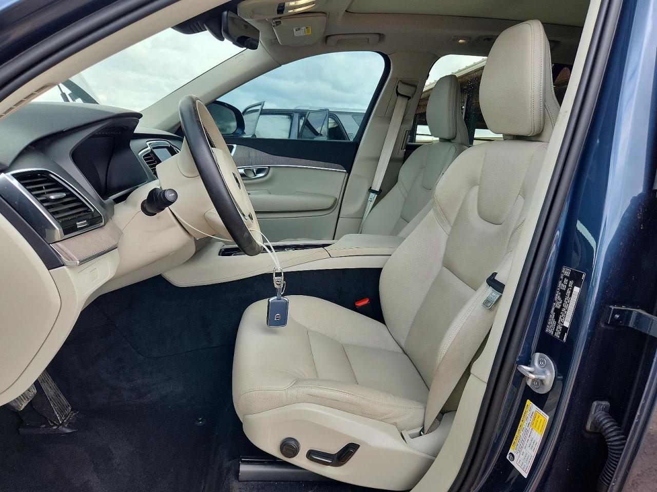 2024 VOLVO XC90