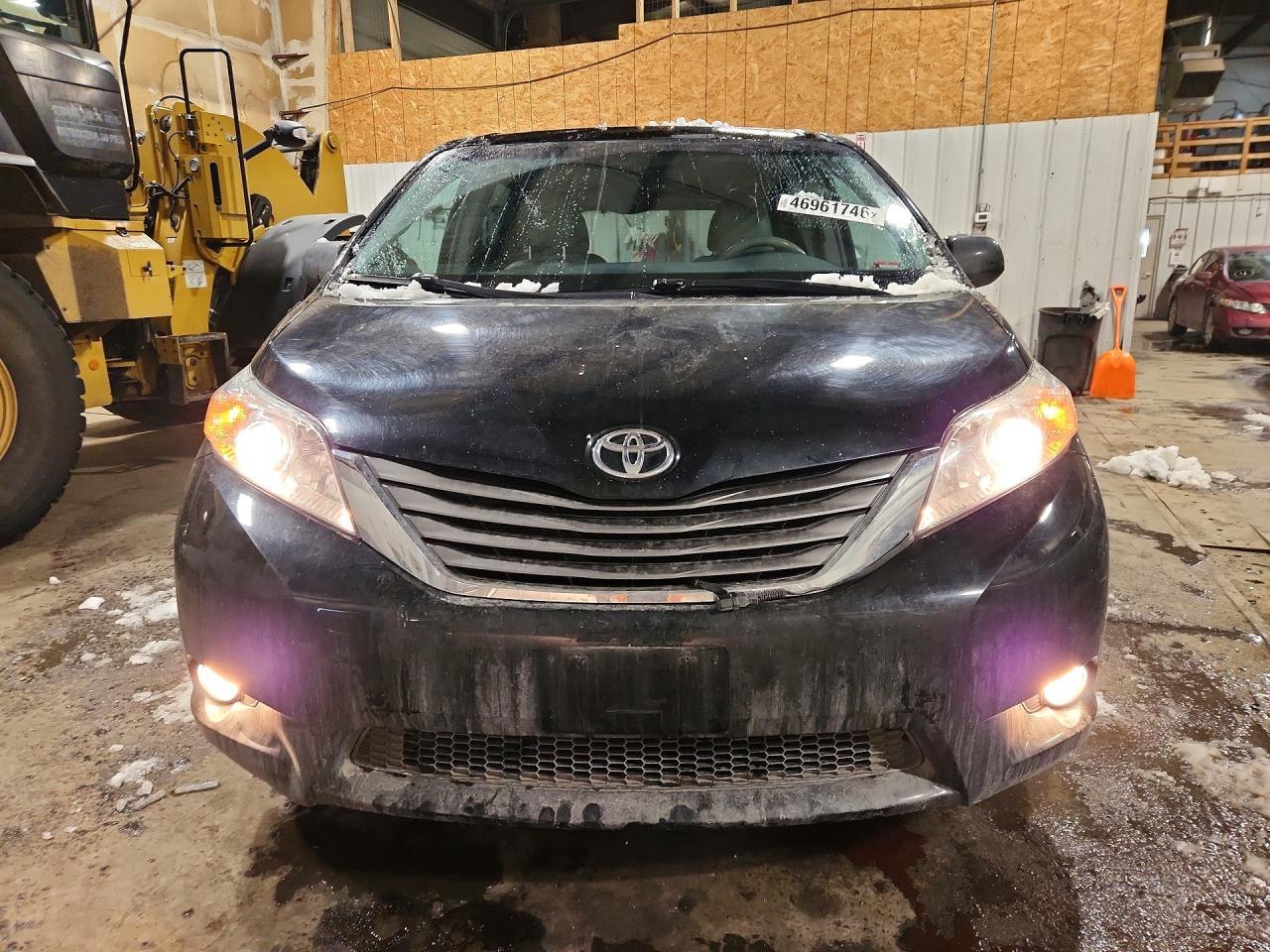 2014 TOYOTA SIENNA