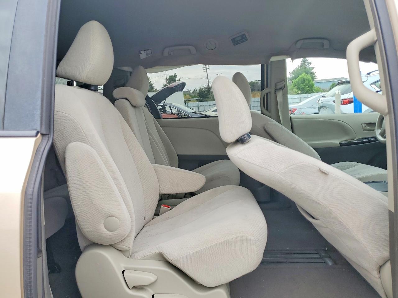 2014 TOYOTA SIENNA