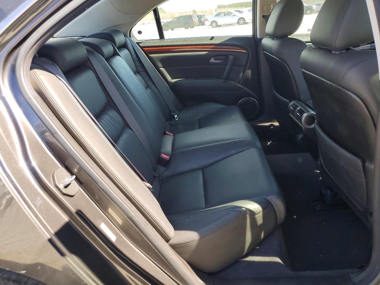 2010 ACURA RL