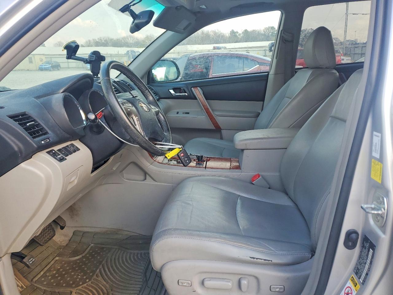 2010 TOYOTA HIGHLANDER